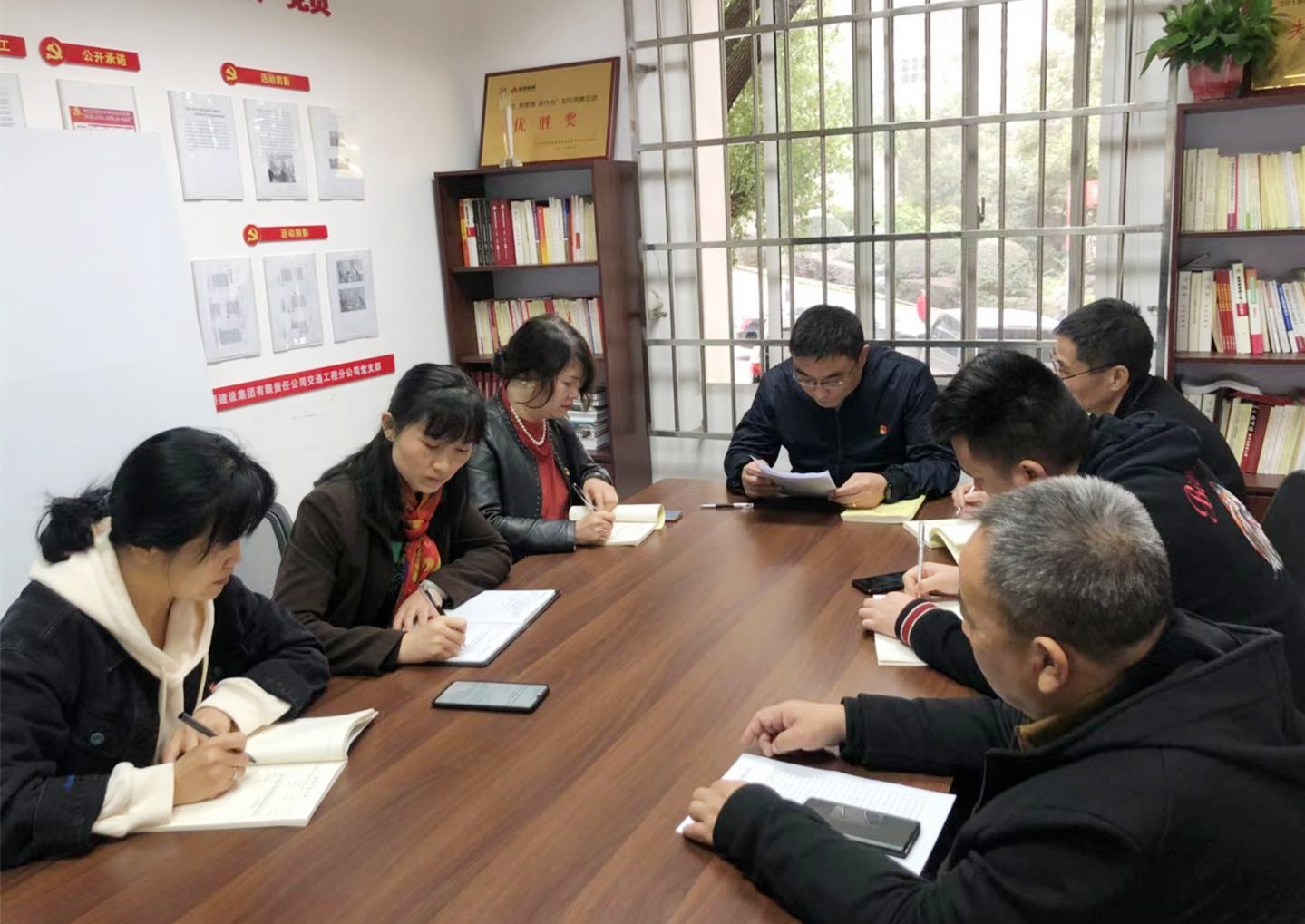11月20日，，，，，，交通工程党支部专题学习党的十九届五中全会精神_副本.jpg