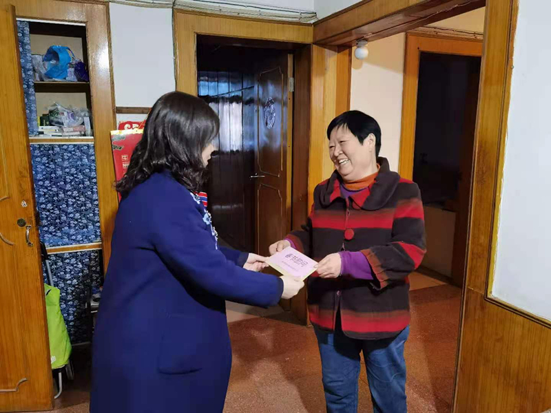 12、2月7日，，，，，，，李青慰问困难退休群众唐名华_副本.jpg