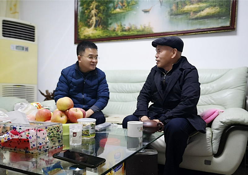 9、2月9日，，，，，，，刘迪祥慰问老党员蔡和祥_副本_副本.jpg